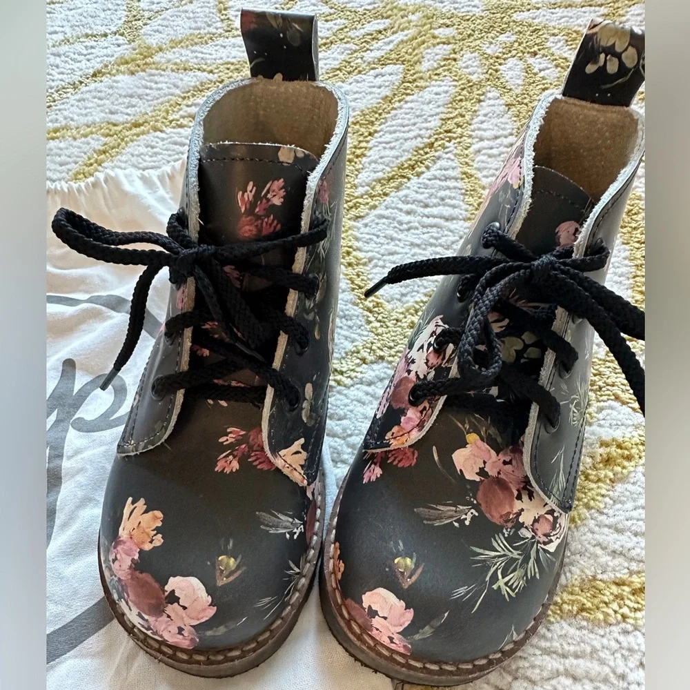 Size 8 WILDFLOWER BOUQUET Kids Floral High Top Boot Mon Petit‎ Shoes